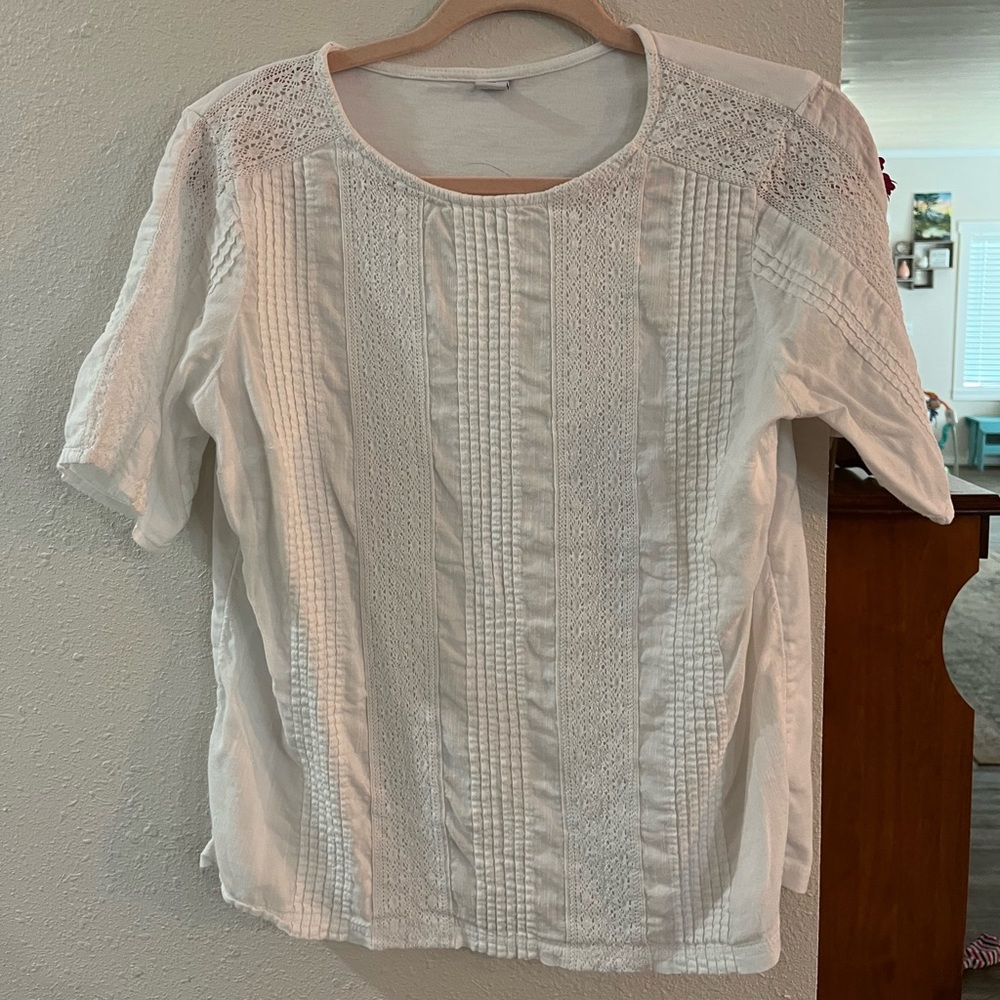 White old navy shirt